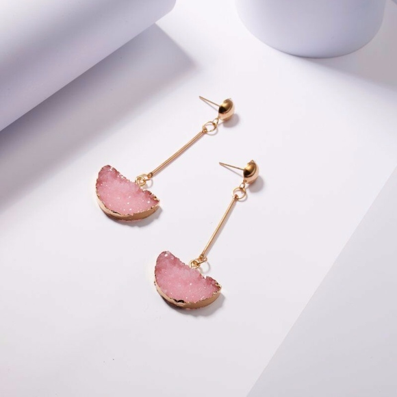 ⭐️HP⭐️ Half Circle Cluster Frosted Pink Earrings - Picture 2 of 4